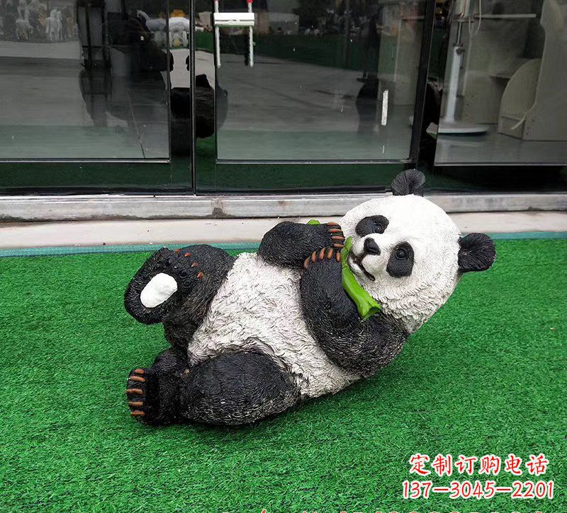 台州玻璃钢熊猫雕塑象征动物保护的艺术品