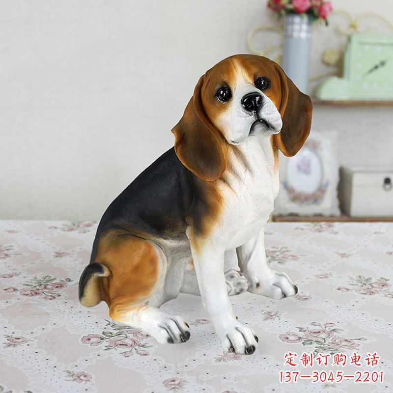 台州玻璃钢蹲姿仿真比格犬雕塑
