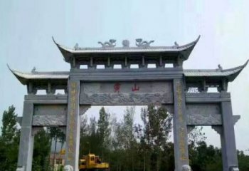 台州景区三门石雕牌楼，是一种典型的古典建筑风…